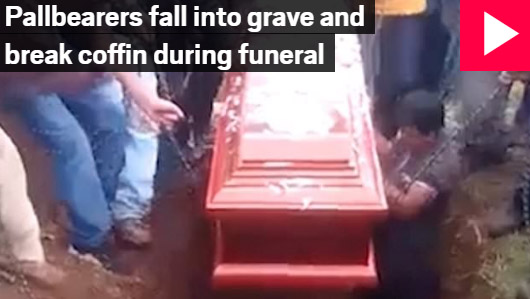 Kiesett az elhunyt egy temetésen Peruban